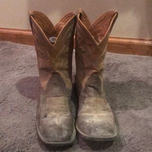 Cowboy boots for kiddos size 4.5. Nocona Boots